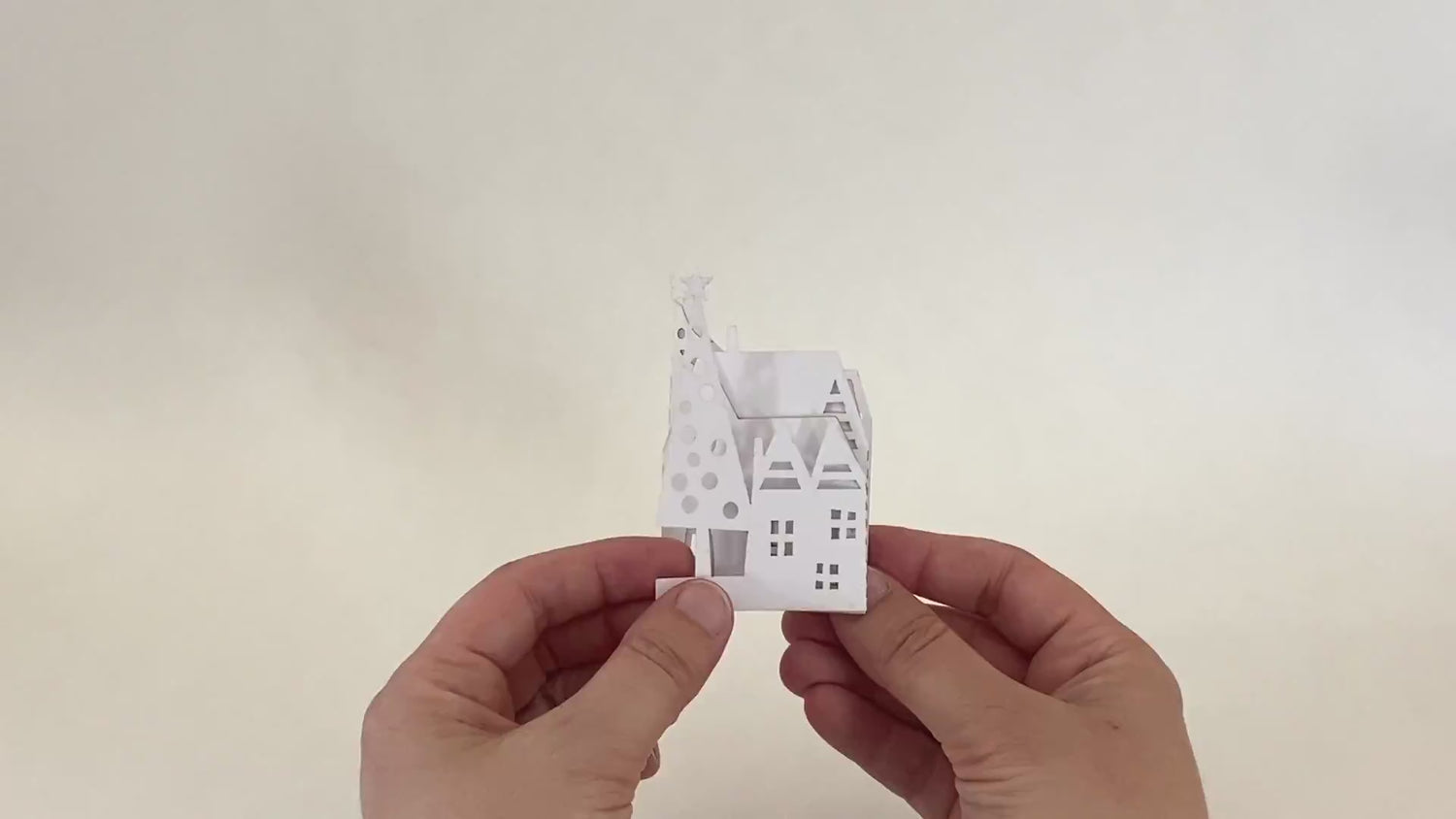 Winter Village 3D Pop Up Mini Christmas Greeting Card Gift Tag: Seasons Greetings Festive Christmas & Unique Holiday Decor