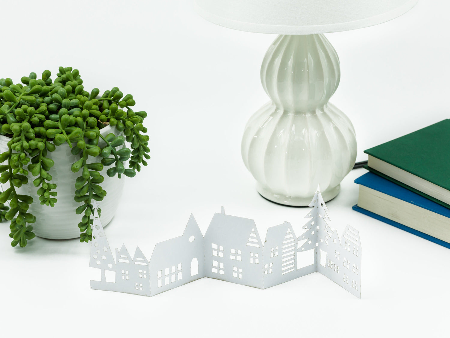 Winter Village 3D Pop Up Mini Christmas Greeting Card Gift Tag: Seasons Greetings Festive Christmas & Unique Holiday Decor